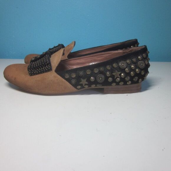 Jeffery Campbell Womens Size 7.5 Slip On Flats Studded Bow Loafer Tan / Black - Picture 1 of 13